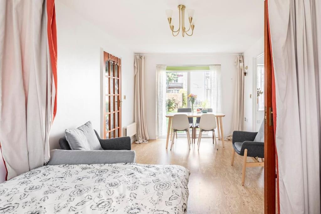 Quaintgarden Apartment@near Tower Bridge & Big Ben * Londra